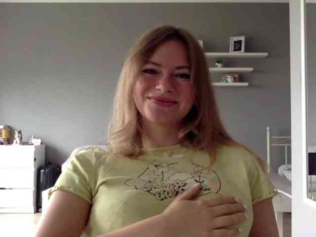 kissMillie webcam