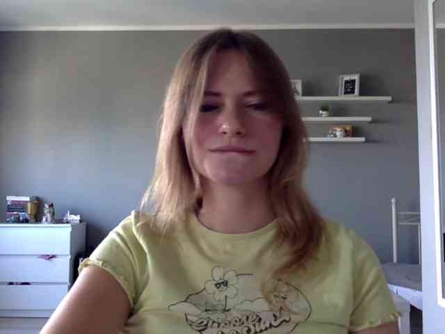 kissMillie webcam