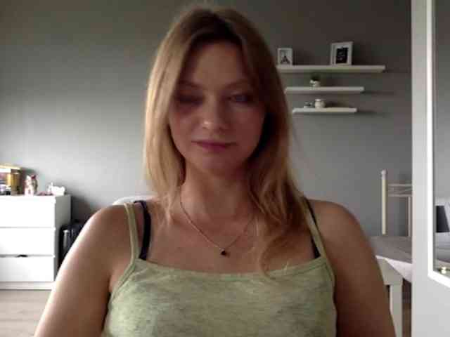 kissMillie webcam
