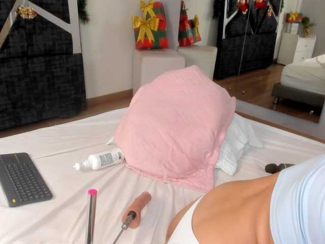 Isa-Jonness's BongaCams show and profile