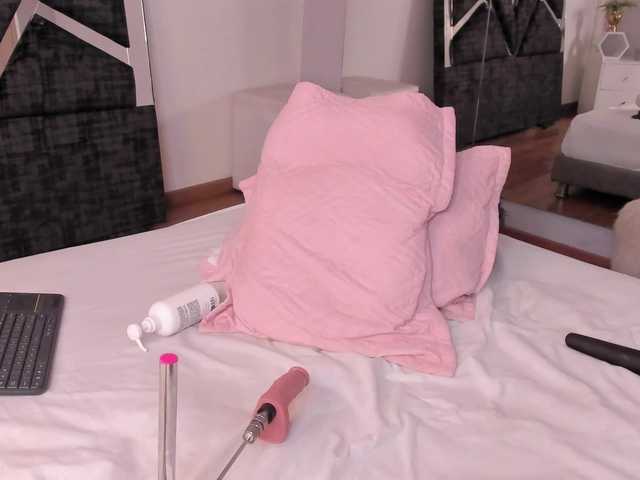 Isa-Jonness's BongaCams show and profile