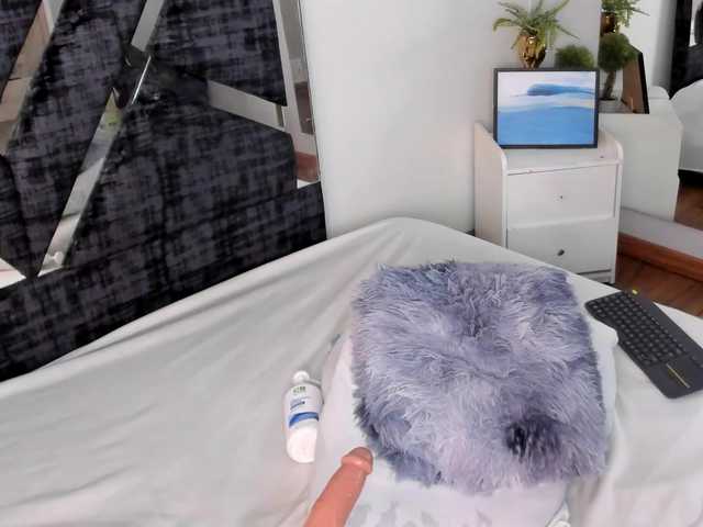 Isa-Jonness's BongaCams show and profile