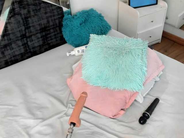 Isa-Jonness's BongaCams show and profile