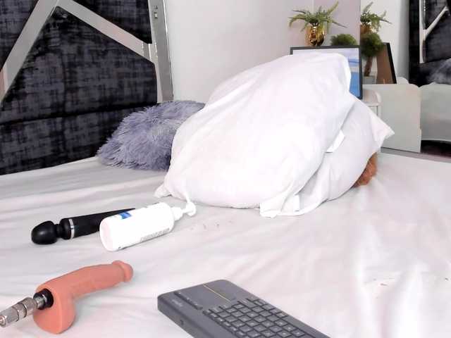 Isa-Jonness's BongaCams show and profile