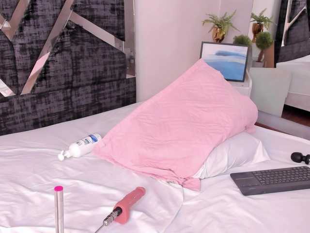 Isa-Jonness's BongaCams show and profile