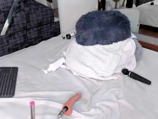 Isa-Jonness's BongaCams show and profile