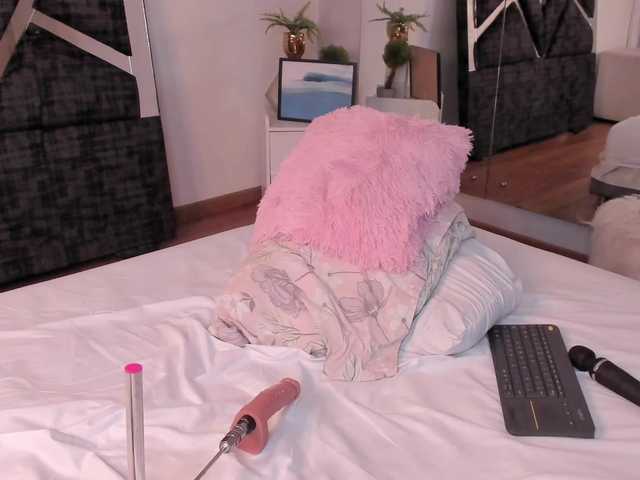 Isa-Jonness's BongaCams show and profile