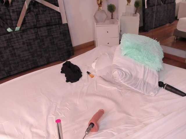 Isa-Jonness's BongaCams show and profile