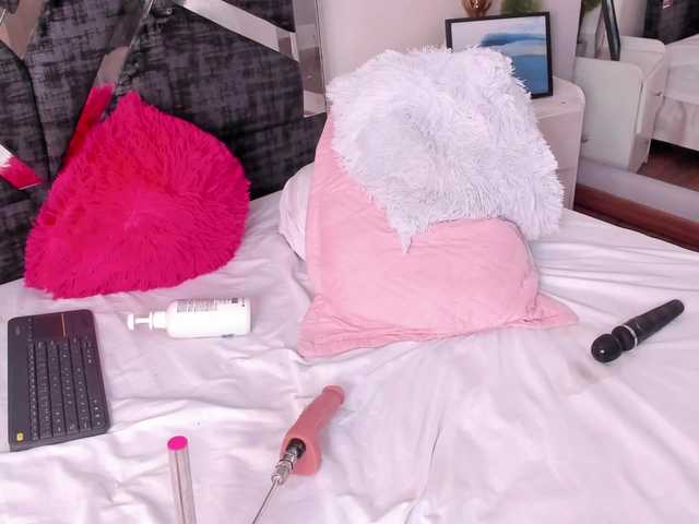 Isa-Jonness's BongaCams show and profile