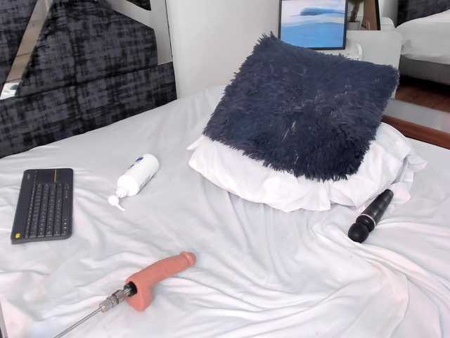 Isa-Jonness's BongaCams show and profile