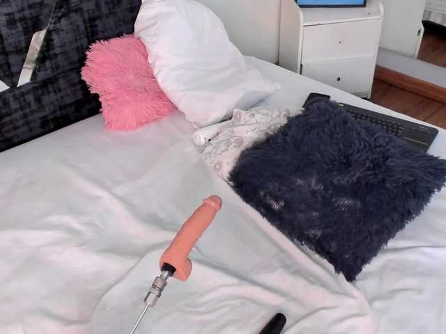 Isa-Jonness's BongaCams show and profile