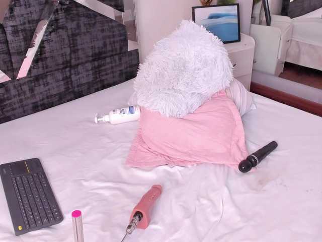 Isa-Jonness's BongaCams show and profile