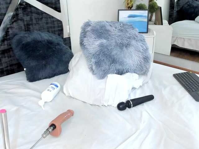 Isa-Jonness's BongaCams show and profile