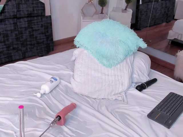 Isa-Jonness's BongaCams show and profile