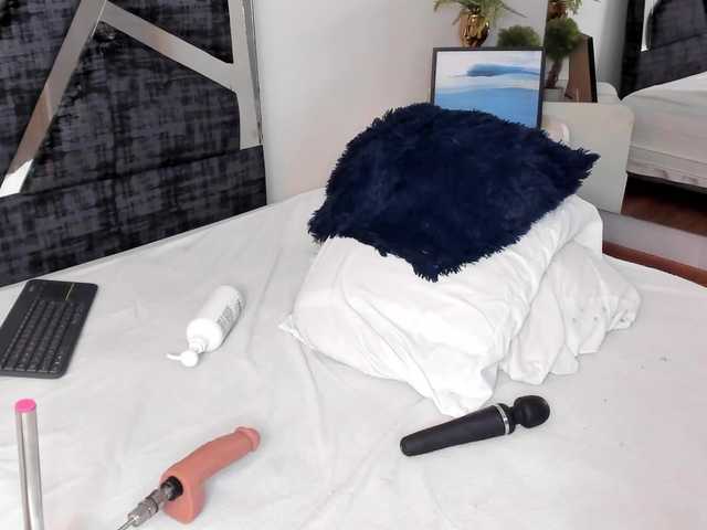 Isa-Jonness's BongaCams show and profile