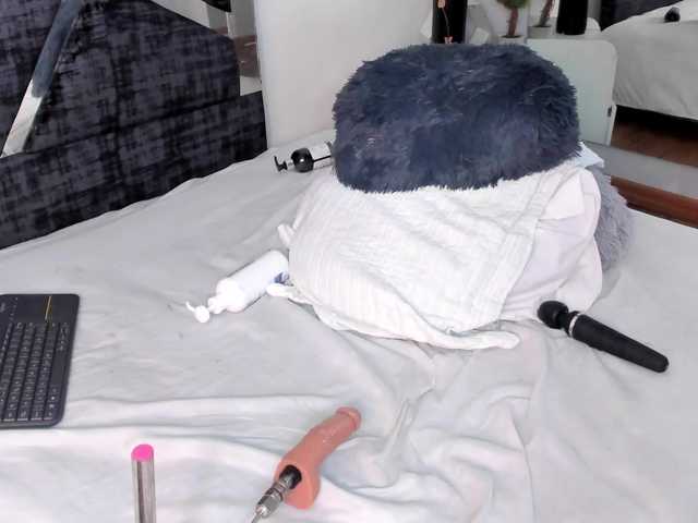 Isa-Jonness's BongaCams show and profile