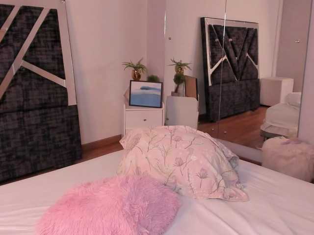 Isa-Jonness's BongaCams show and profile