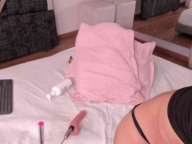 Isa-Jonness Live Webcam on BongaCams