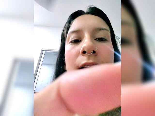 Georgina-Cross webcam