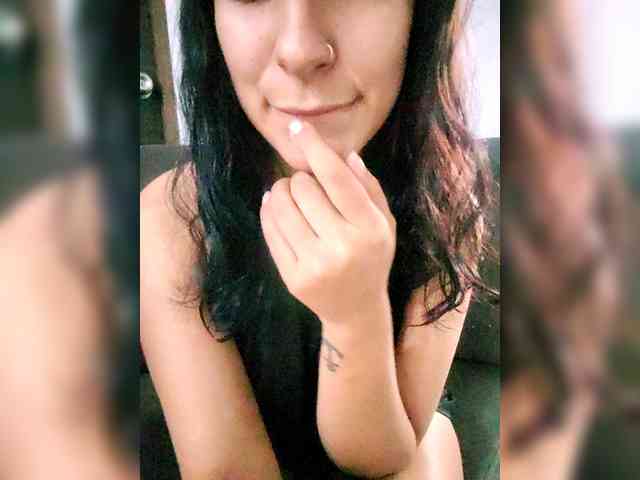 Georgina-Cross webcam