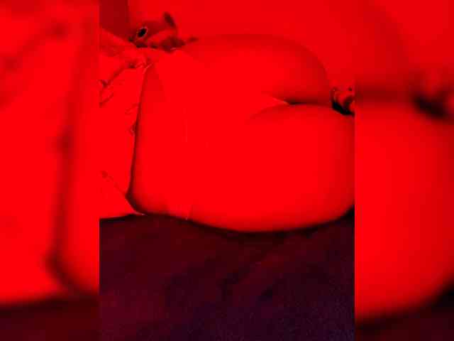 Georgina-Cross webcam