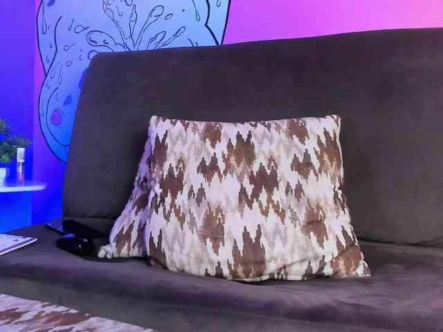 Georgina-Cross webcam