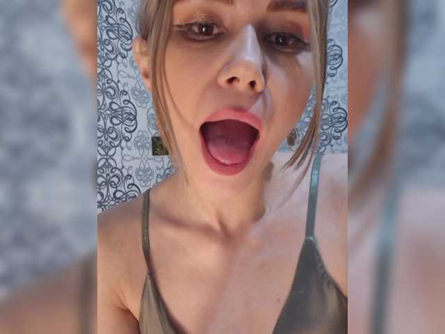 -Little-Devil's BongaCams show and profile