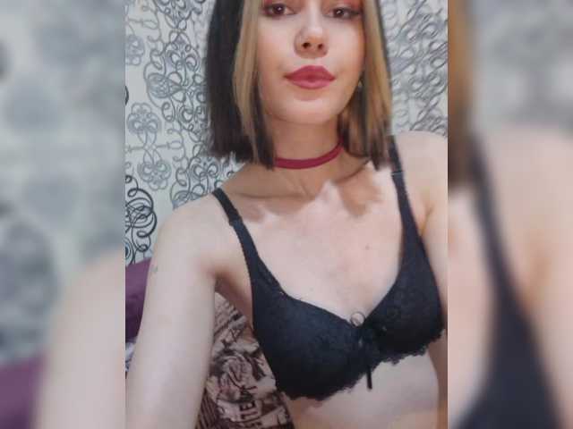 -Little-Devil's BongaCams show and profile