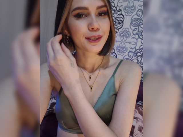 -Little-Devil's BongaCams show and profile