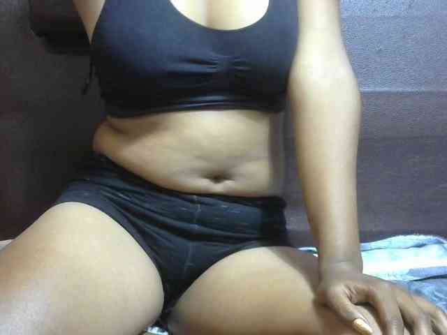 Amelia25 Live Webcam on BongaCams