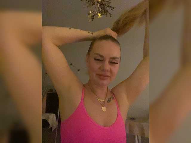 Alicexhoney's BongaCams show and profile