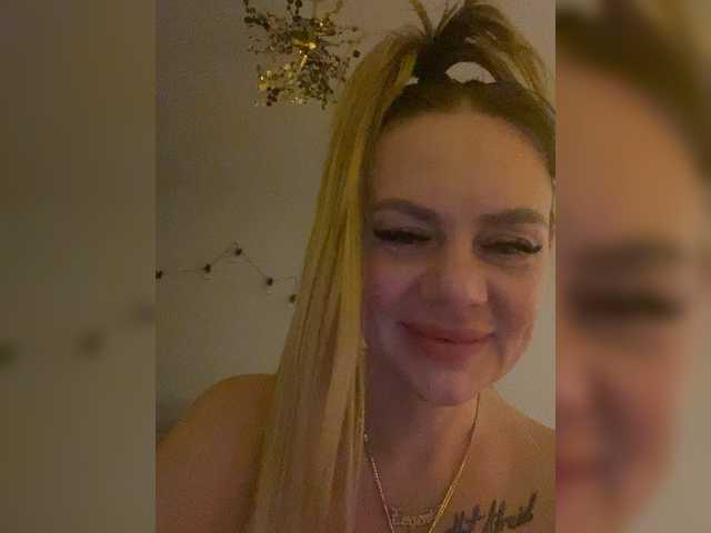 Alicexhoney's BongaCams show and profile