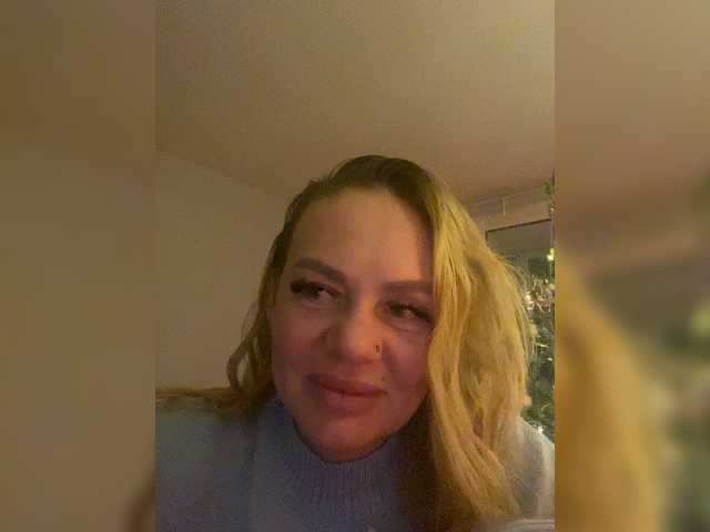 Alicexhoney's BongaCams show and profile