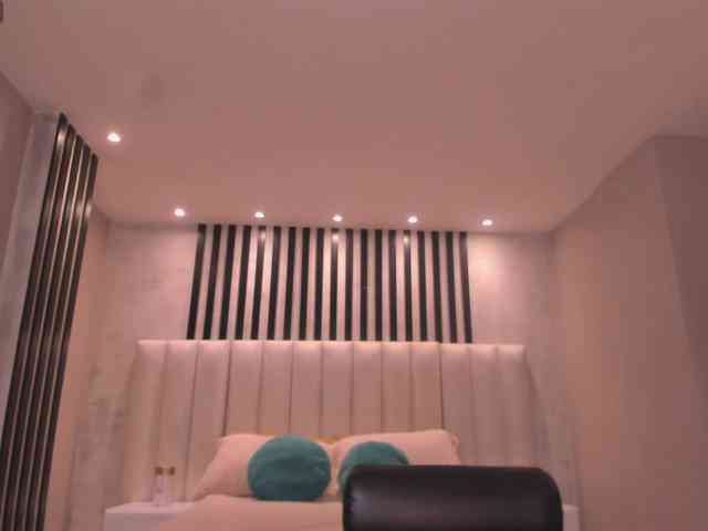 ArianaMonroe webcam