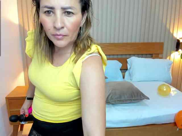 luciana-ballesteros webcam