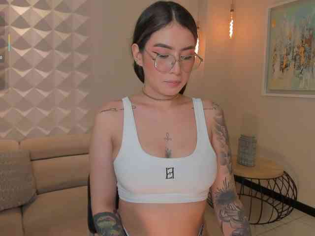 MaddisonCollins webcam