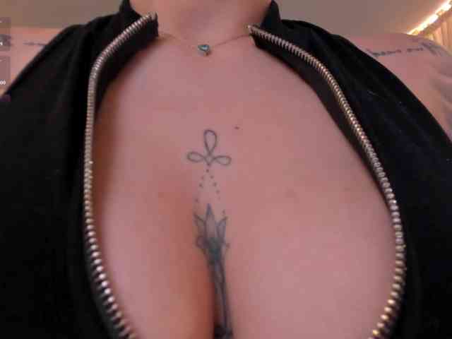 MaddisonCollins webcam