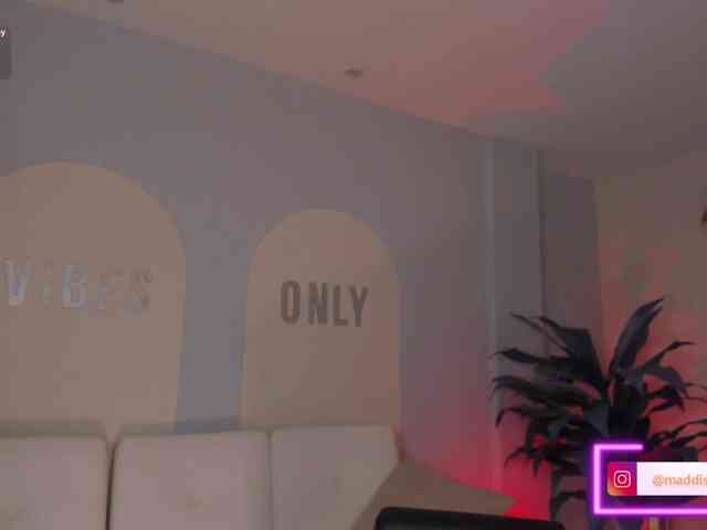 MaddisonCollins webcam