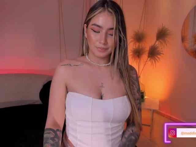 MaddisonCollins webcam