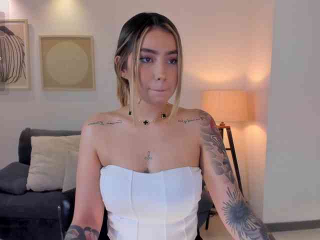 MaddisonCollins webcam