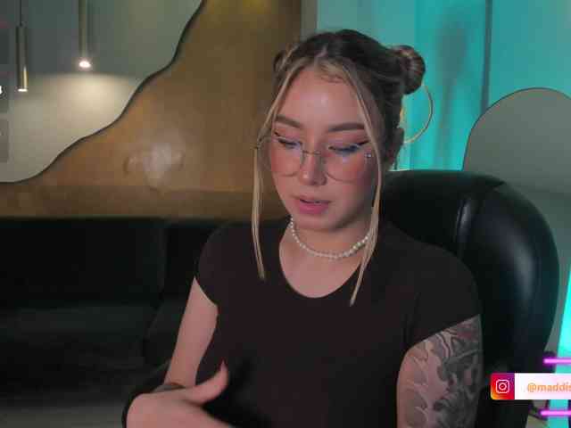 MaddisonCollins webcam