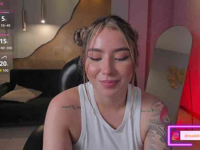 MaddisonCollins webcam