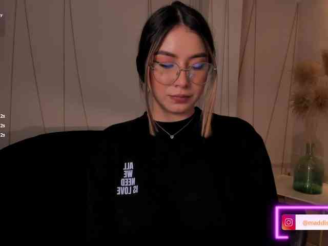 MaddisonCollins webcam