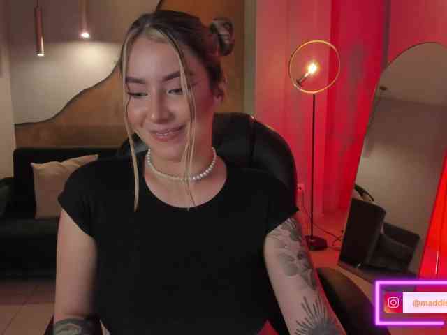 MaddisonCollins webcam