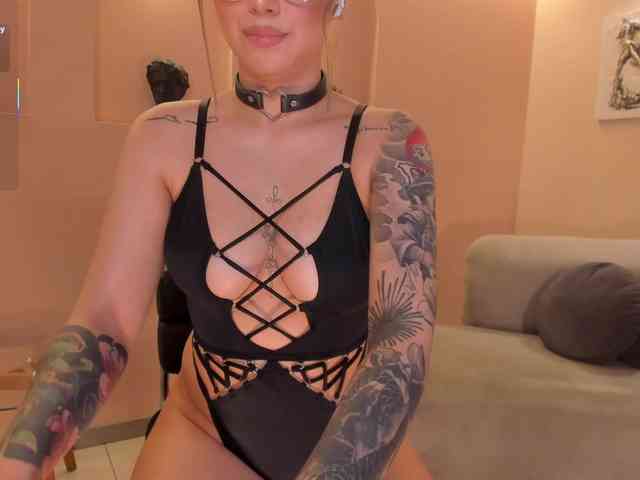 MaddisonCollins webcam