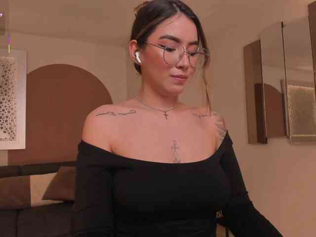 MaddisonCollins webcam