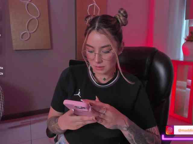 MaddisonCollins webcam