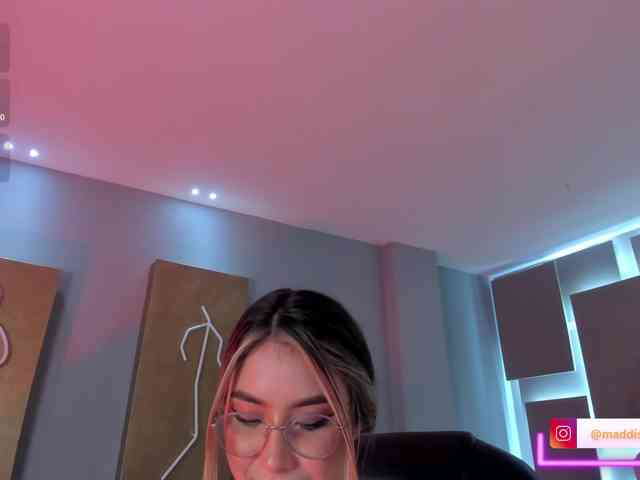 MaddisonCollins webcam