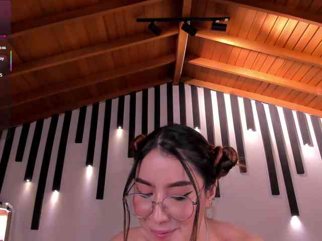 MaddisonCollins webcam