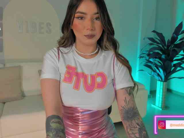 MaddisonCollins webcam